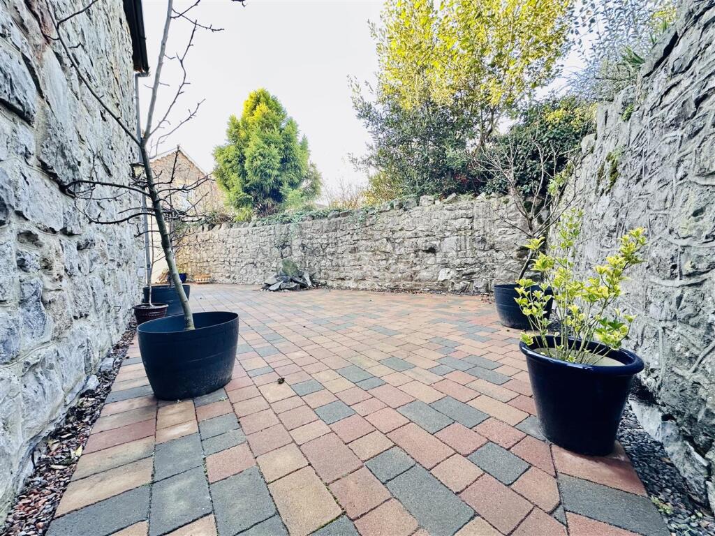 Rear Courtyard Garden