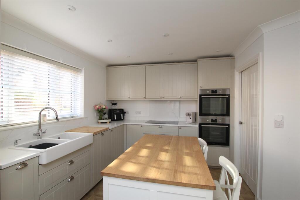Kitchen - c.JPG