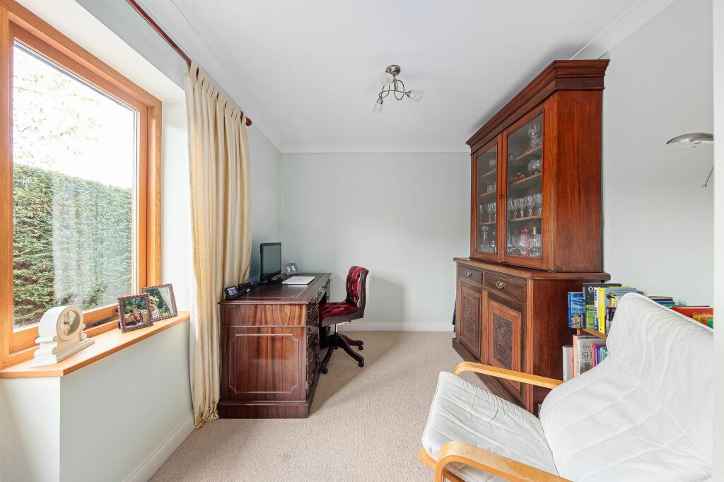 BEDROOM 5/STUDY
