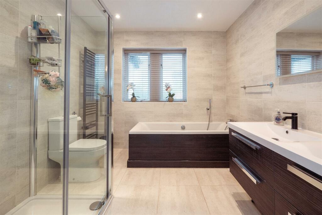 Bed 1 En Suite