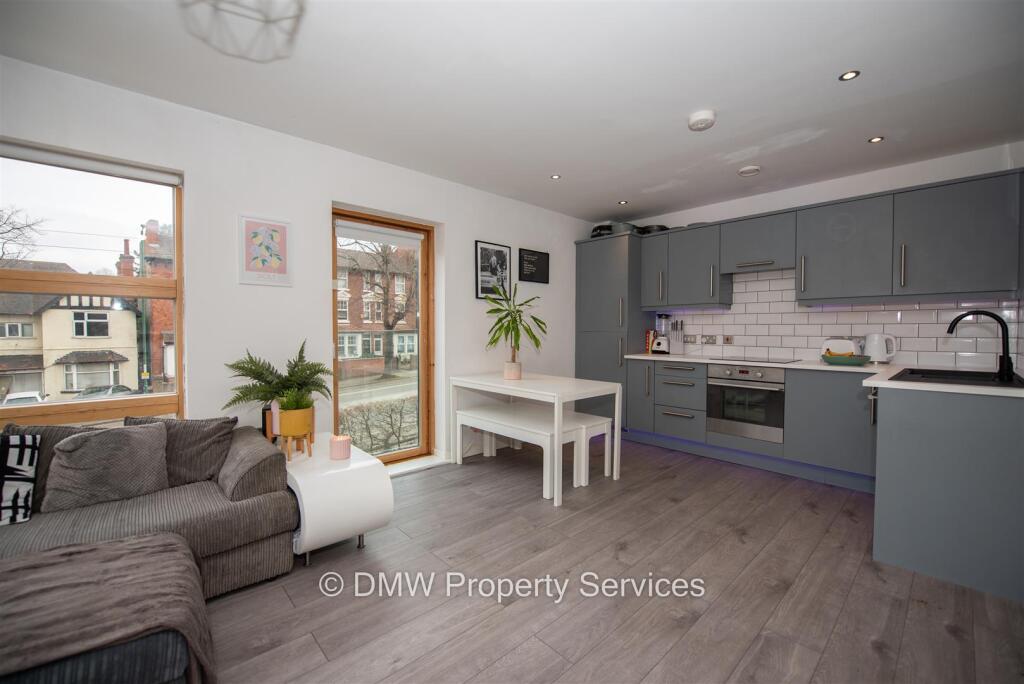 OPEN PLAN LOUNGE/KITCHEN/DINER