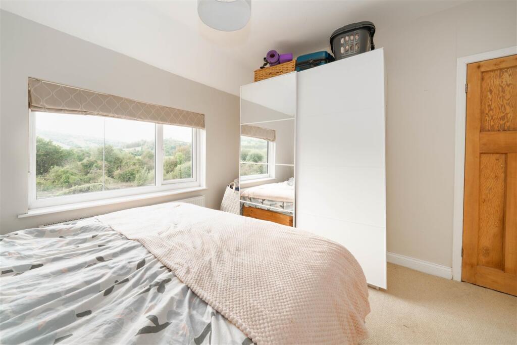 Bedroom3-3.jpg