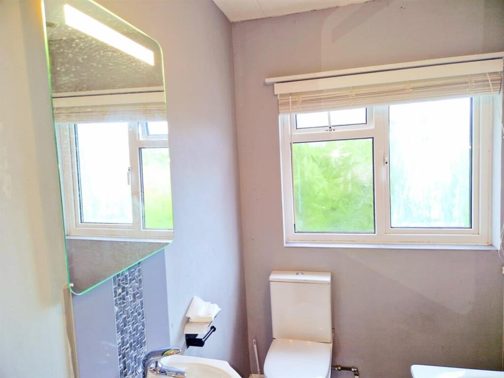 electrical mirro in bathroom.jpeg