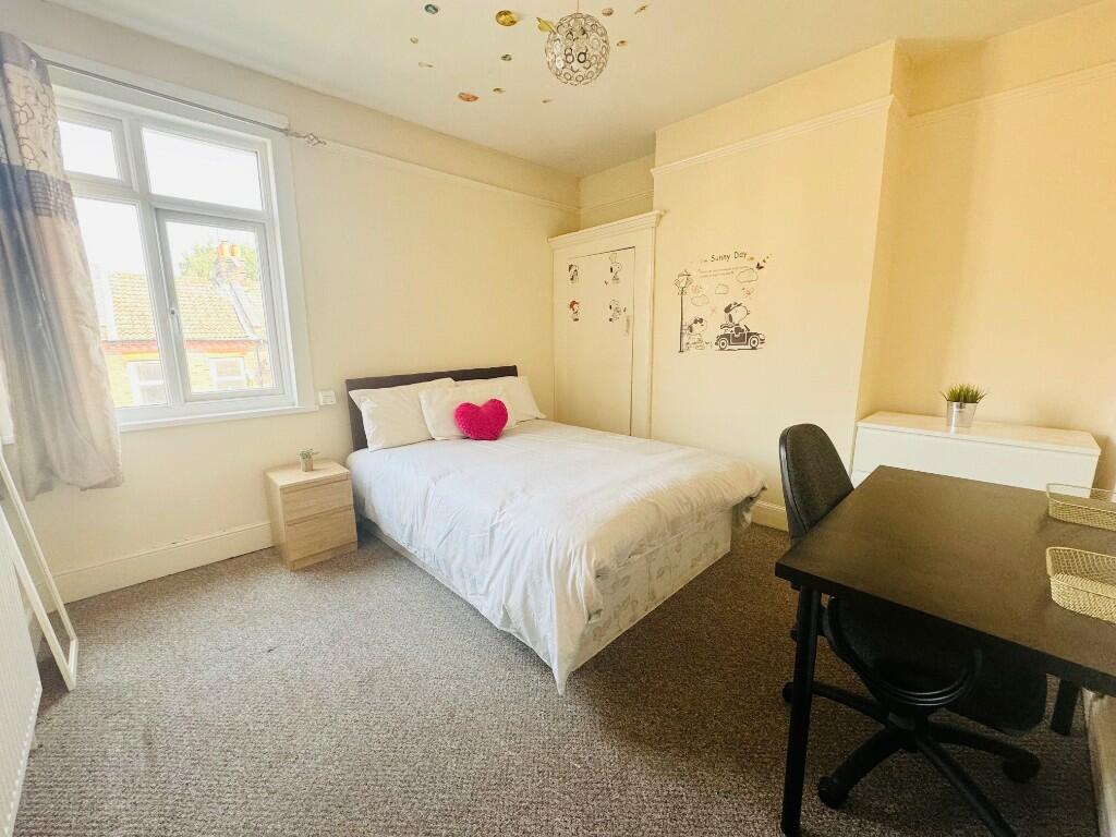 Room 5 £575
