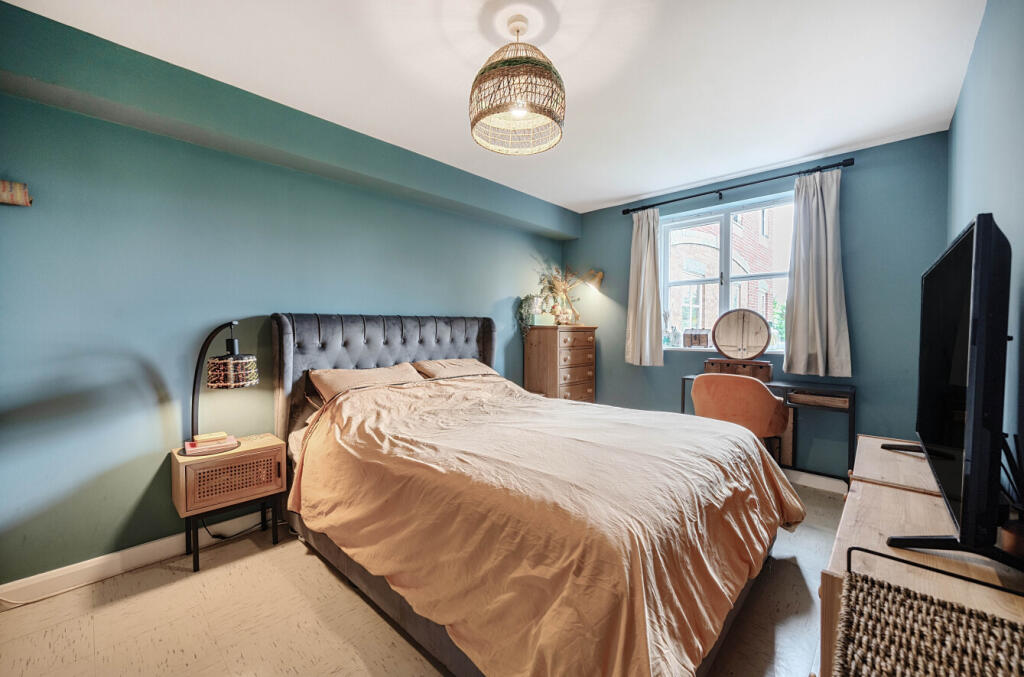 1302297-1-68387de...