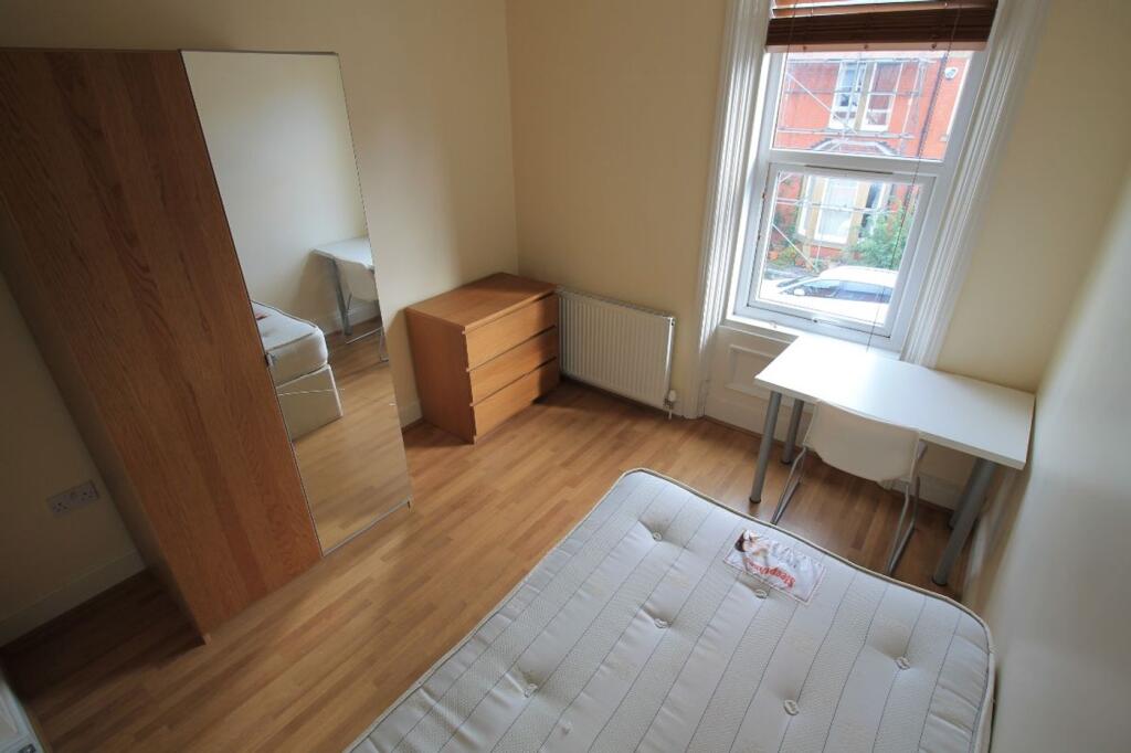 Bright and spacious double bedroom featuring am...