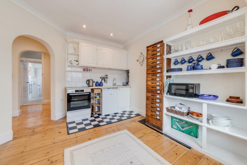 KITCHEN 2.jpg