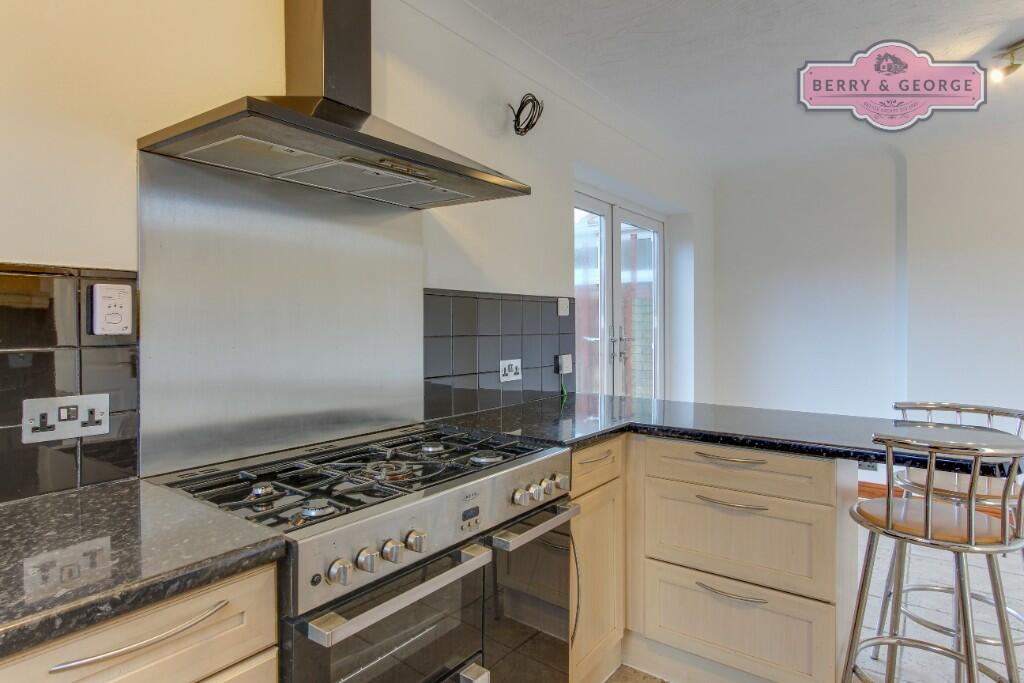 KITCHEN / DINER
