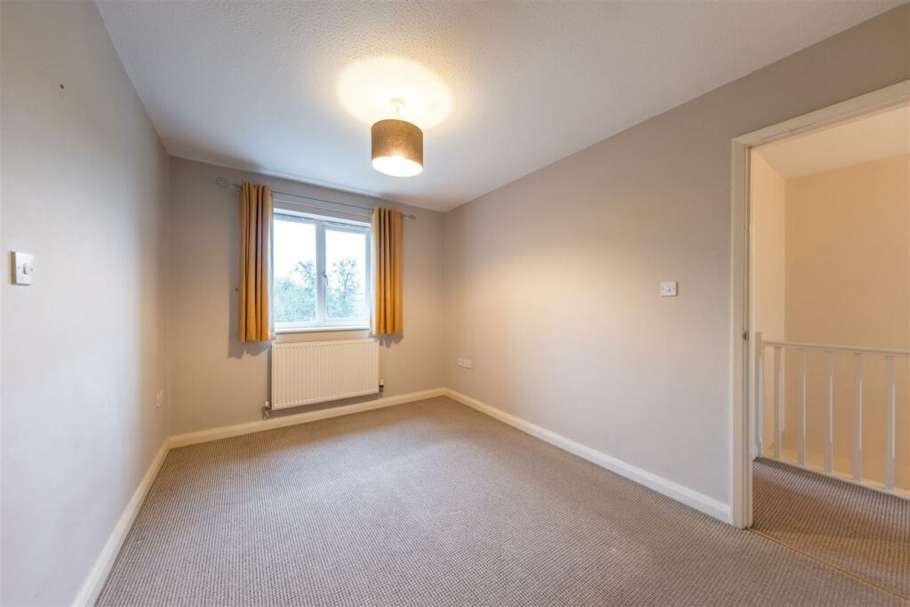 3 Harewood Close-011.jpg