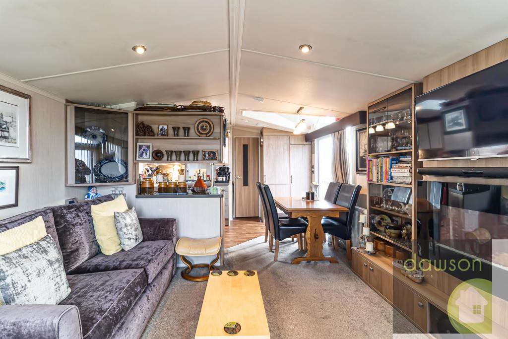 Lounge/Kitchen
