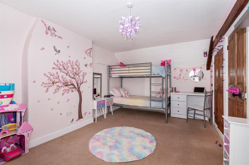 BEDROOM 2