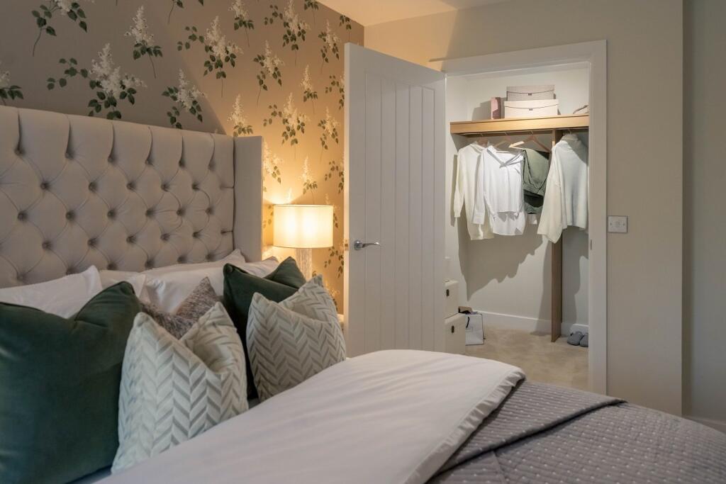Walk-in wardrobe