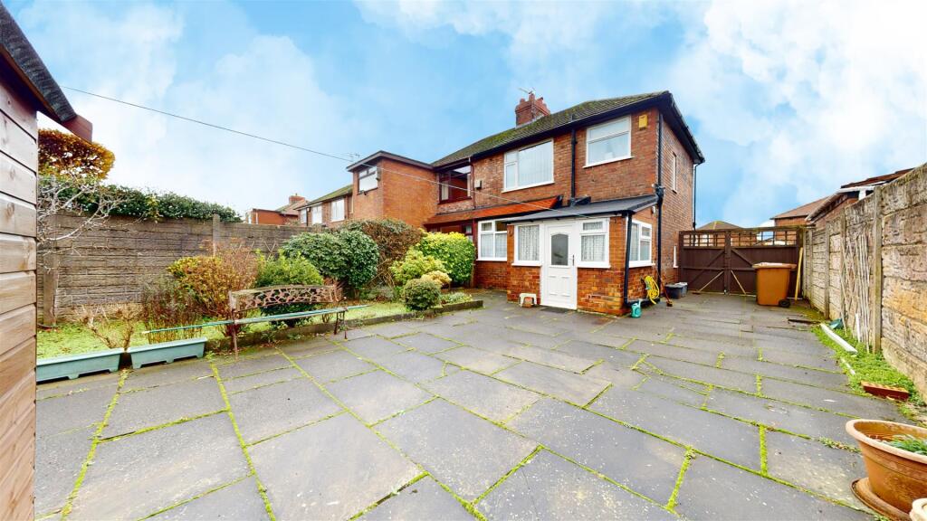 Queens Drive Rear Yard