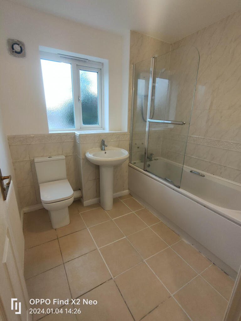 FAMILY BATHROOM