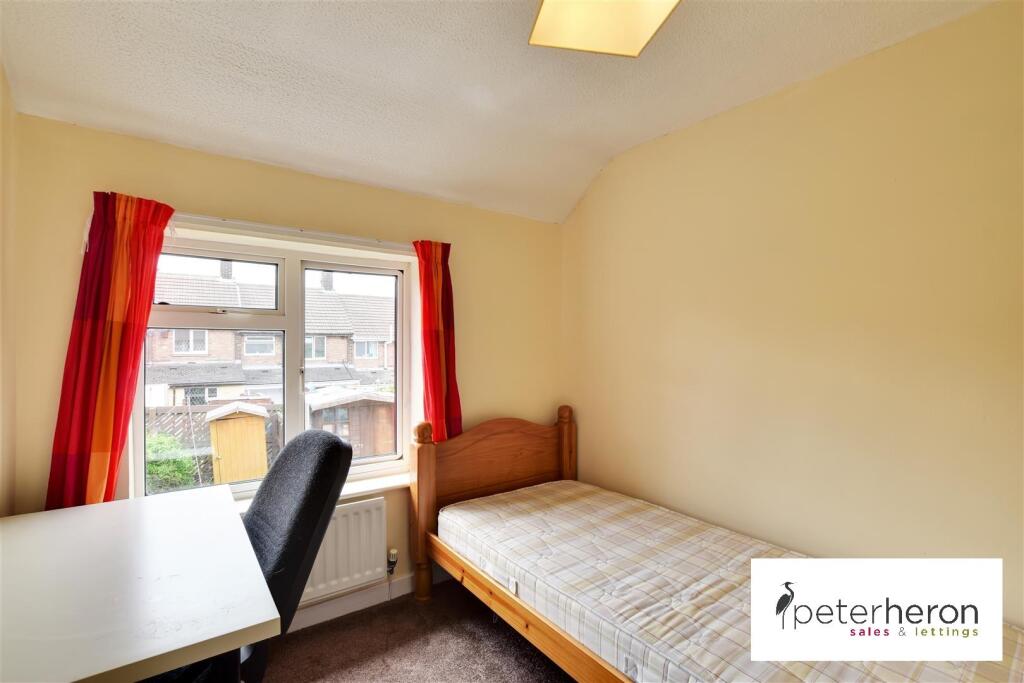Bedroom 2 (rear)