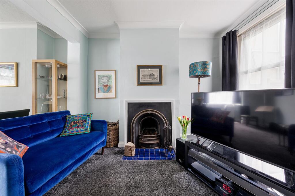 The Crescent, E17