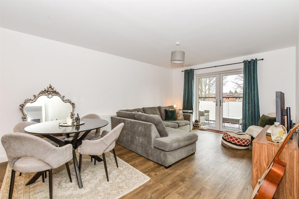 Kitchen/ Lounge/ Diner