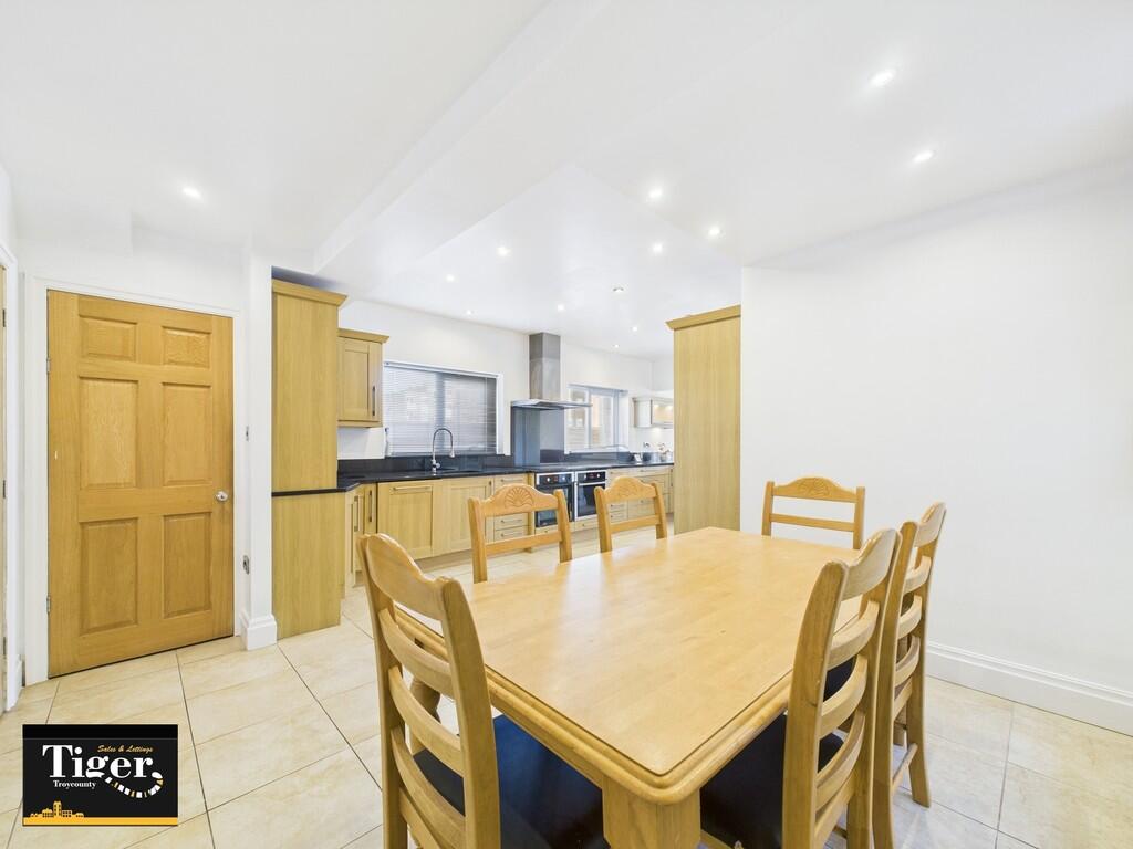 CAM02176G0-PR0509...