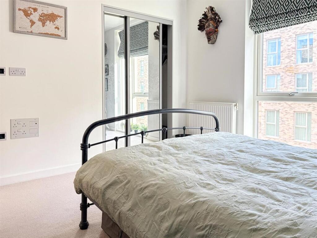 1 Bedroom, New Building, E6 For Sale by Barrain Lo