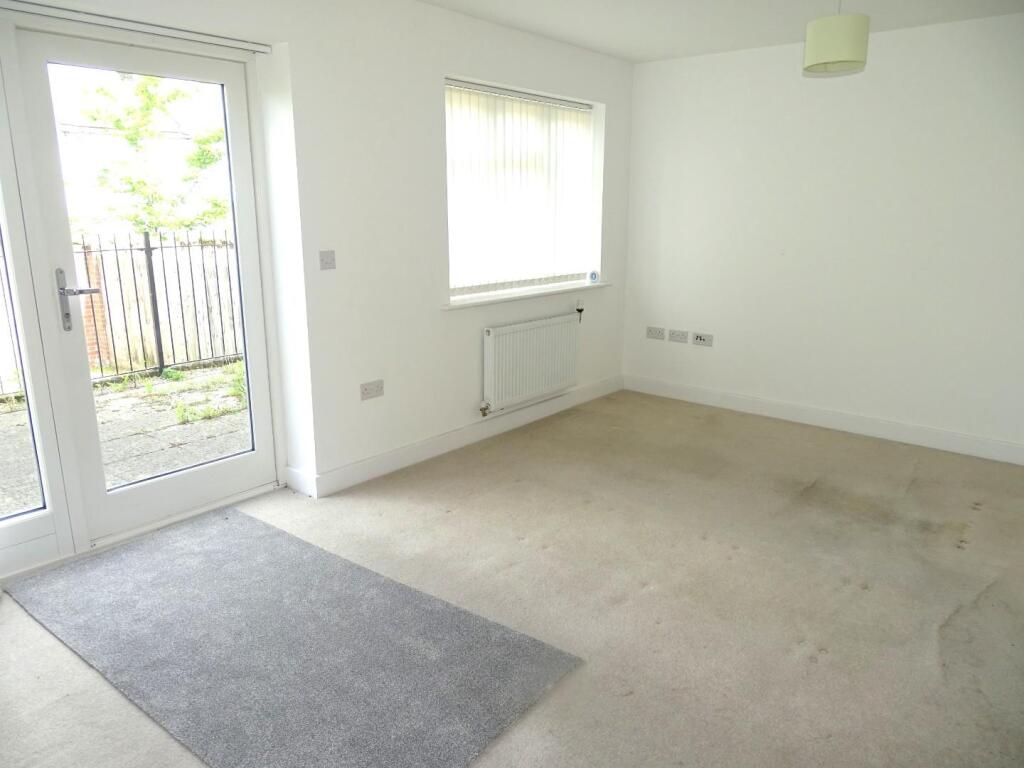 SITTING/DINING ROOM