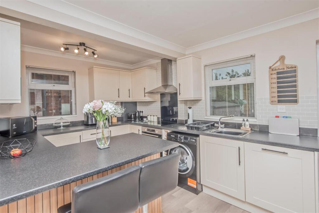 Fitted Kitchen / Diner