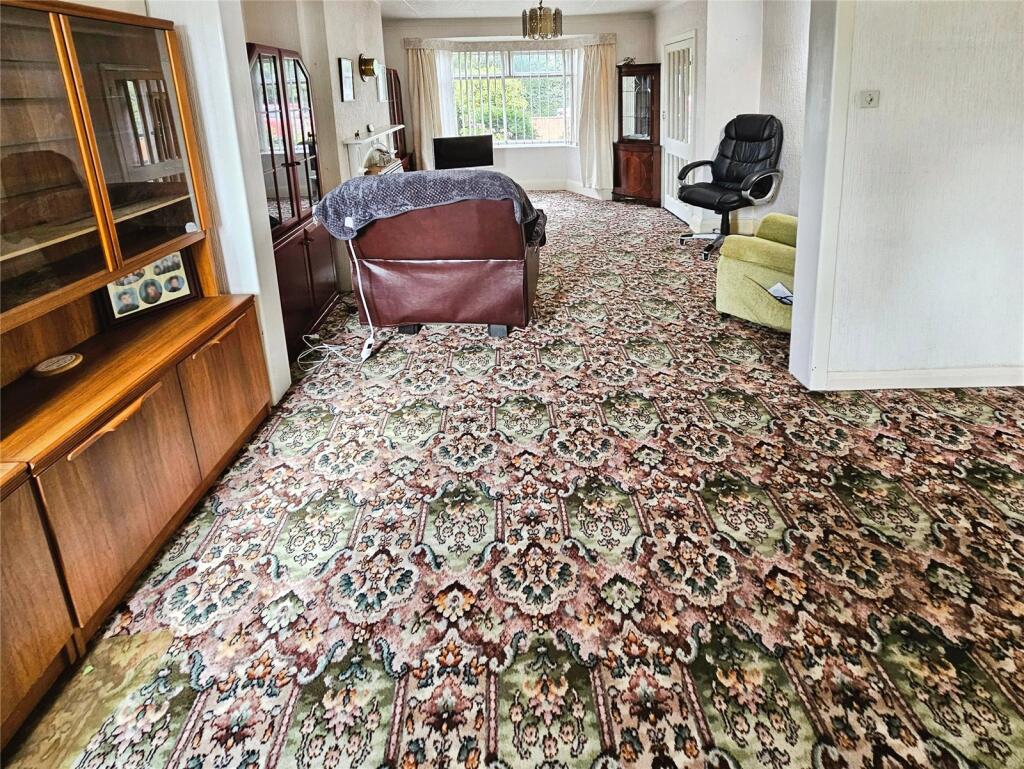 Lounge/Dining Room