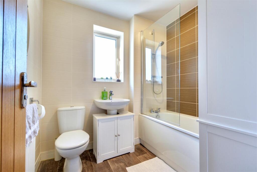 Bathroom_2.jpeg