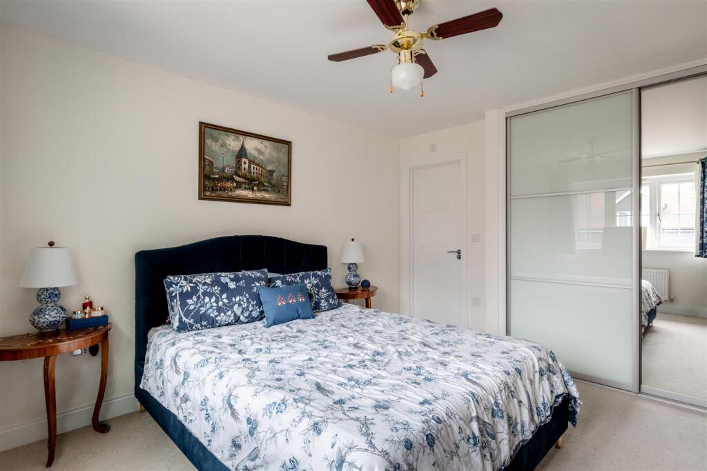 2 Walder Close-4.jpg