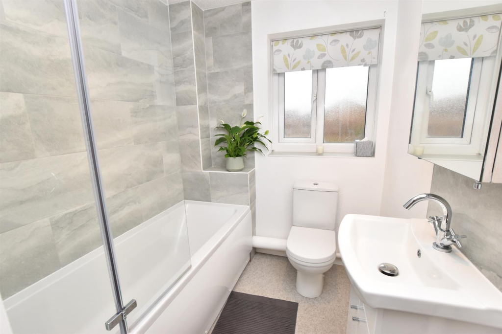 BATHROOM/WC