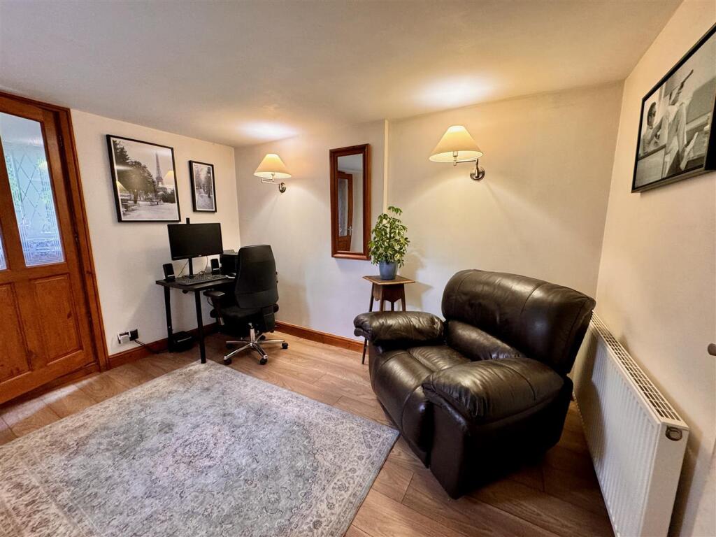 SITTING ROOM/OFFICE