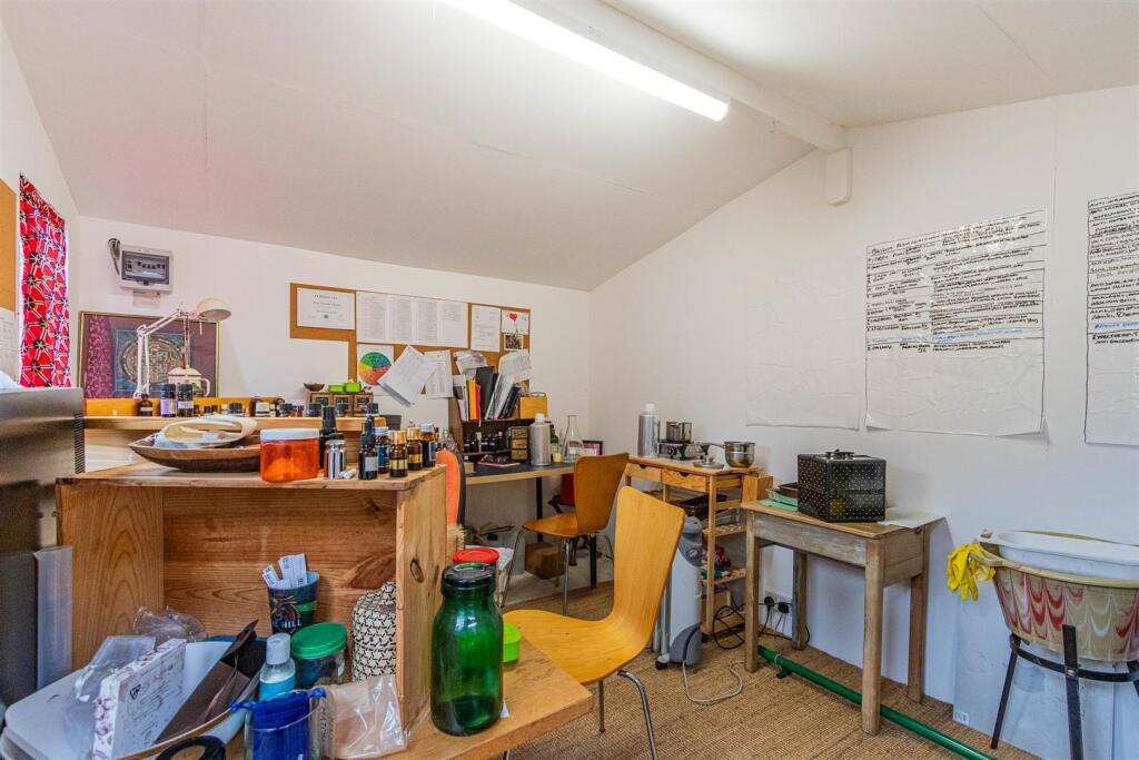 Romilly Crescent 31-4.jpg