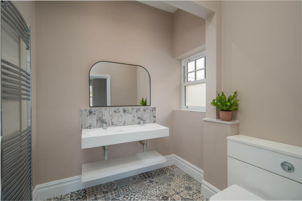 Ensuite Bathroom.jpeg