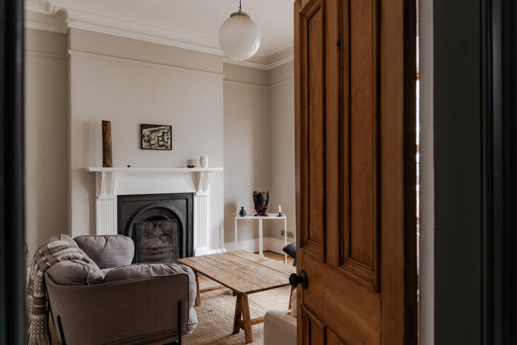 262577 - 33 Emerald Street 5.jpg