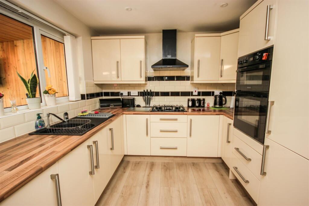 kitchen area.JPG
