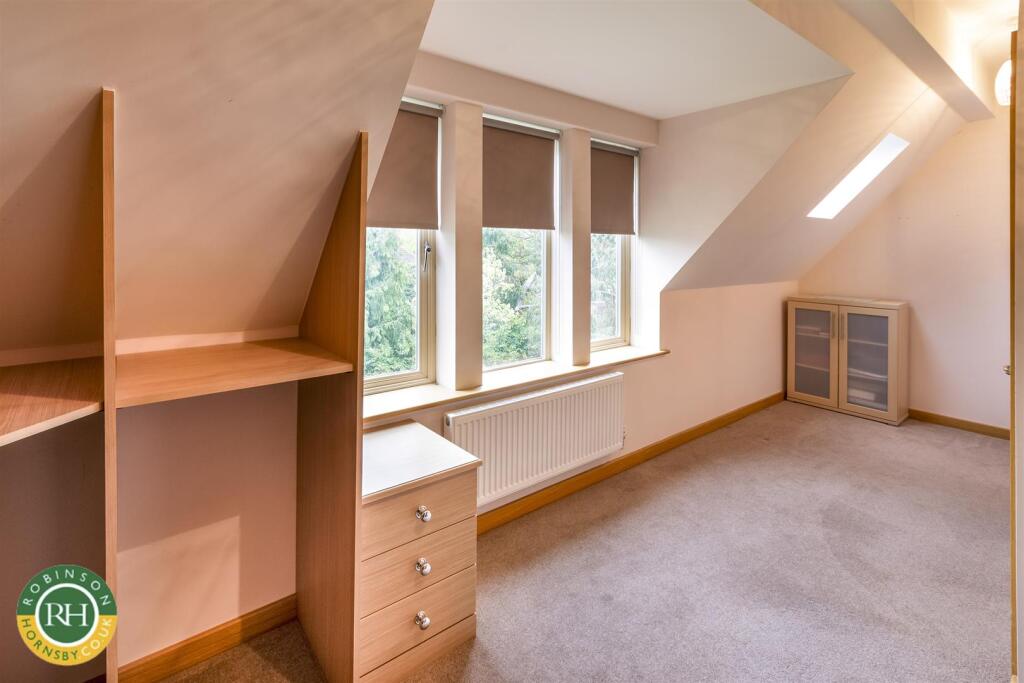 bedroom/dressing room