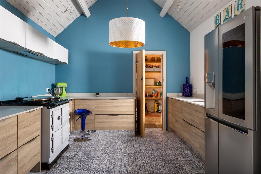 49 - 9-10 Sherborne - GL54 3DU - Web.jpg