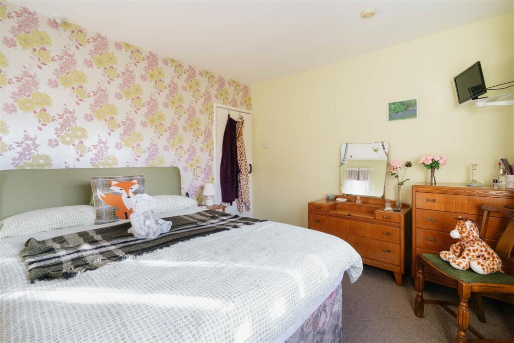 Bedroom2-2.jpg