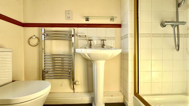 En-Suite to Bedroom 1