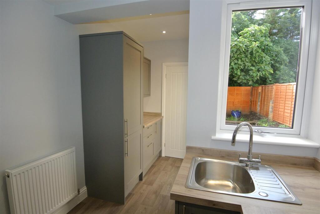 Kitchen b.JPG