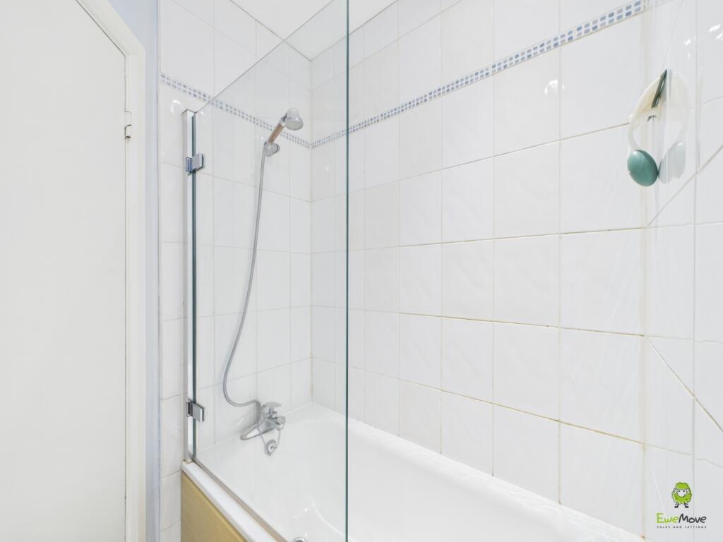 CAM03779G0-PR0305-STILL009