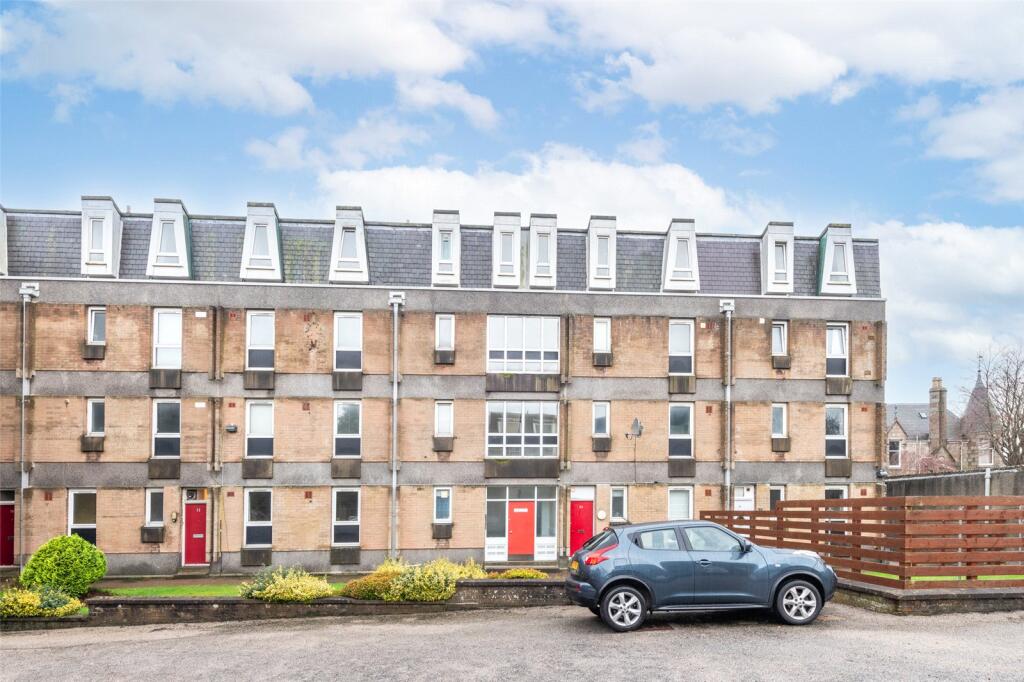 Salisbury Court 1
