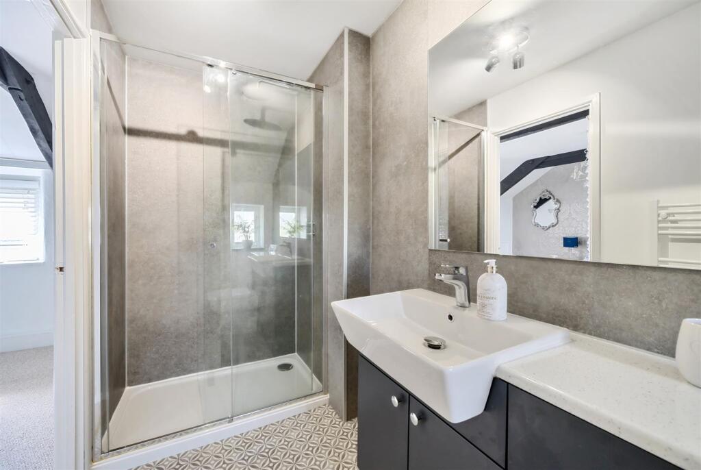 En-suite to Bedroom 2