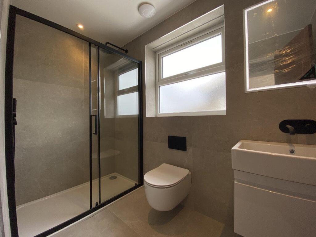 F5 Bath 2a.jpg