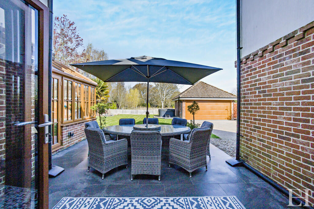 8643451-exteriorW...
