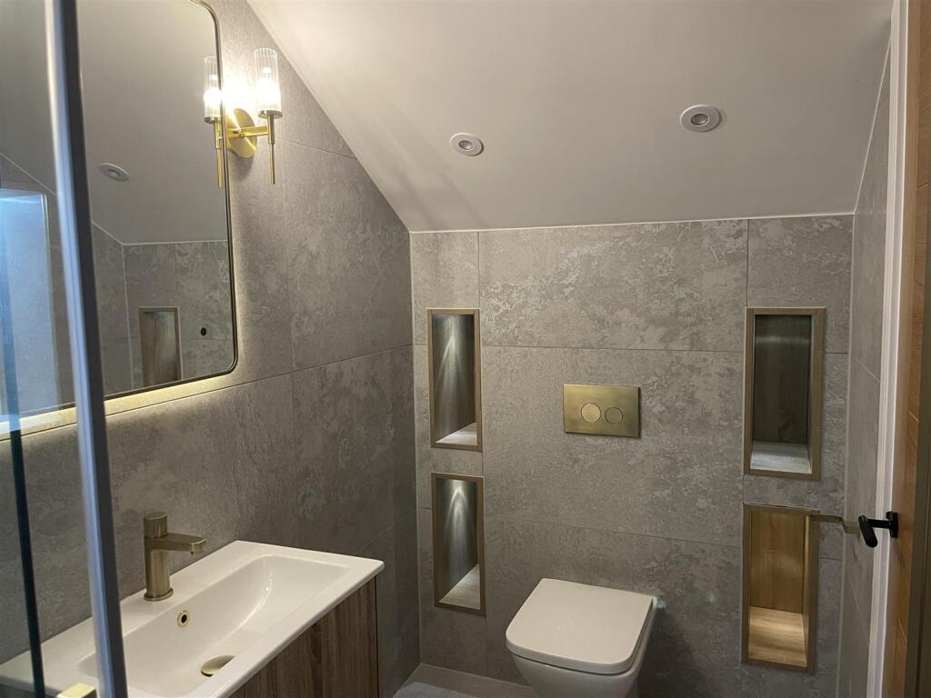 Main Ensuite
