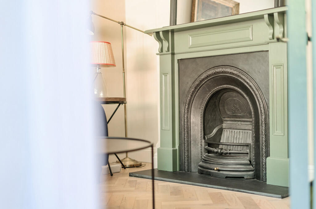 1311460-12-6852d8...