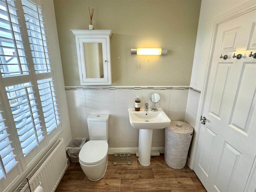 27 Stret Caradoc Bathroom