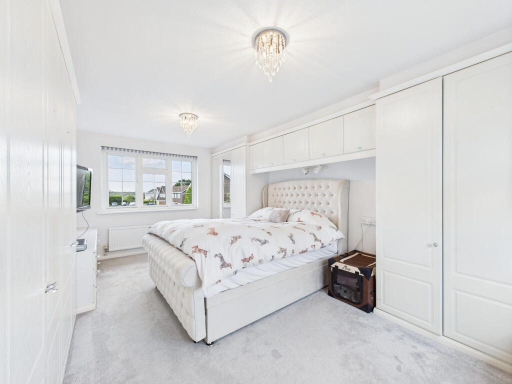 CAM01354G0-PR0558-STILL017