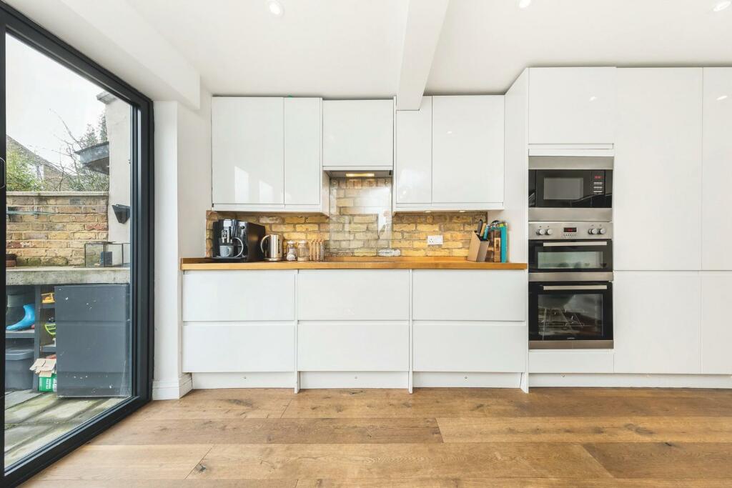 Kitchen (3).jpg