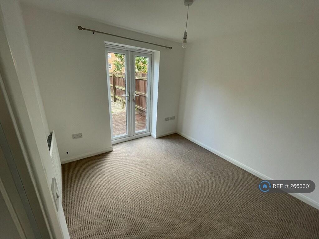 Ground Floor Back Bedroom/Study